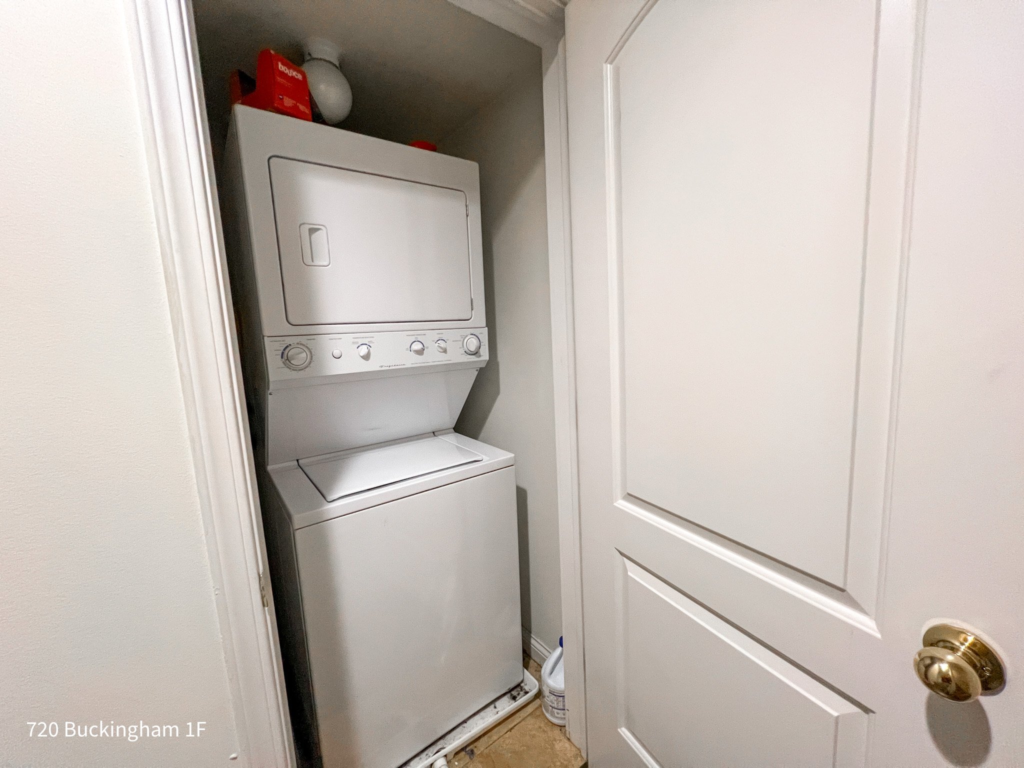 718-20 W Buckingham Pl 718-20 W Buckingham Pl., Chicago, IL 60657 - Leasing by Cross Street